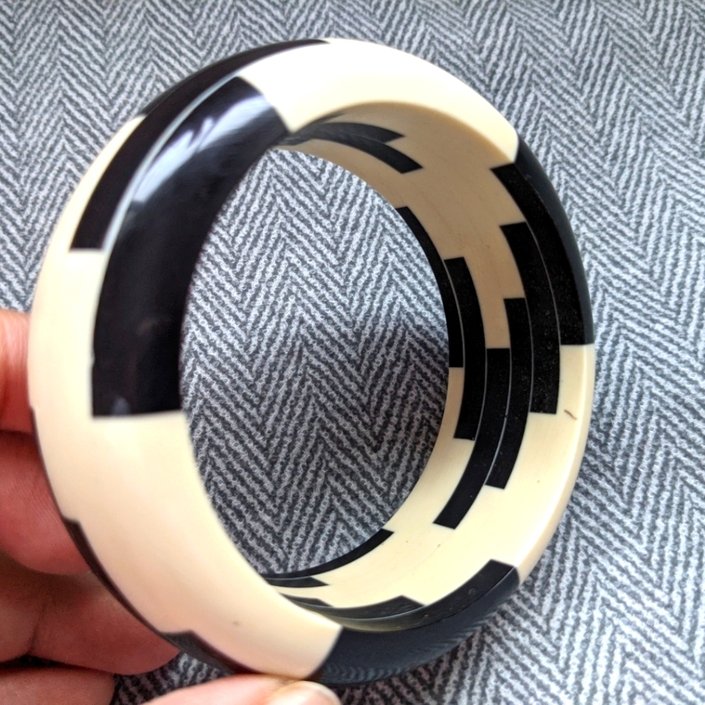 Black and off-white bracelet, size 2-8